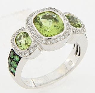 18 KARAT WHITE GOLD PERIDOT, TSAVORITE AND DIAMOND RING