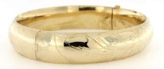 PRE OWNED 14 KARAT YELLOW GOLD ETCHED BANGLE BRACELET